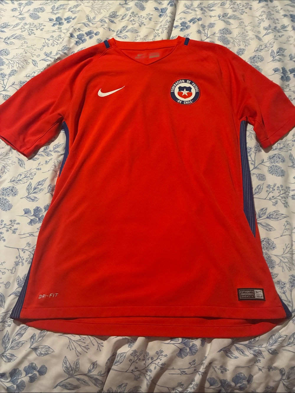 Nike Red Women
Soccer Jersey with Crest